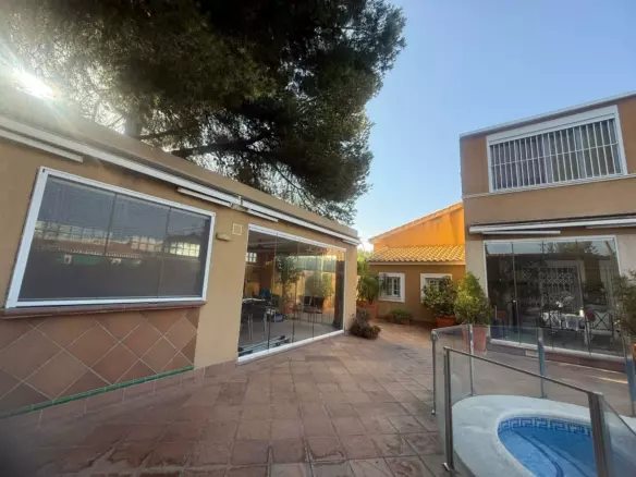 5-bedroom Town House In Orihuela Costa, Spain (179 M²)