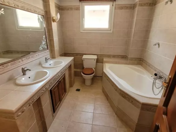 6-bedroom Detached House In Panorama, Greece (271 M²)