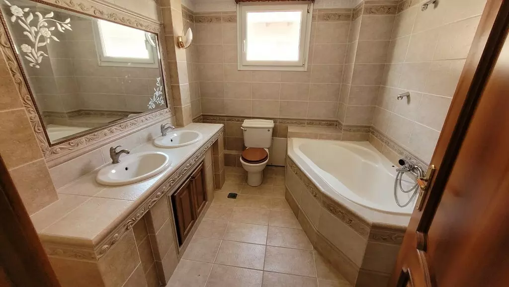 6-bedroom Detached House In Panorama, Greece (271 M²)