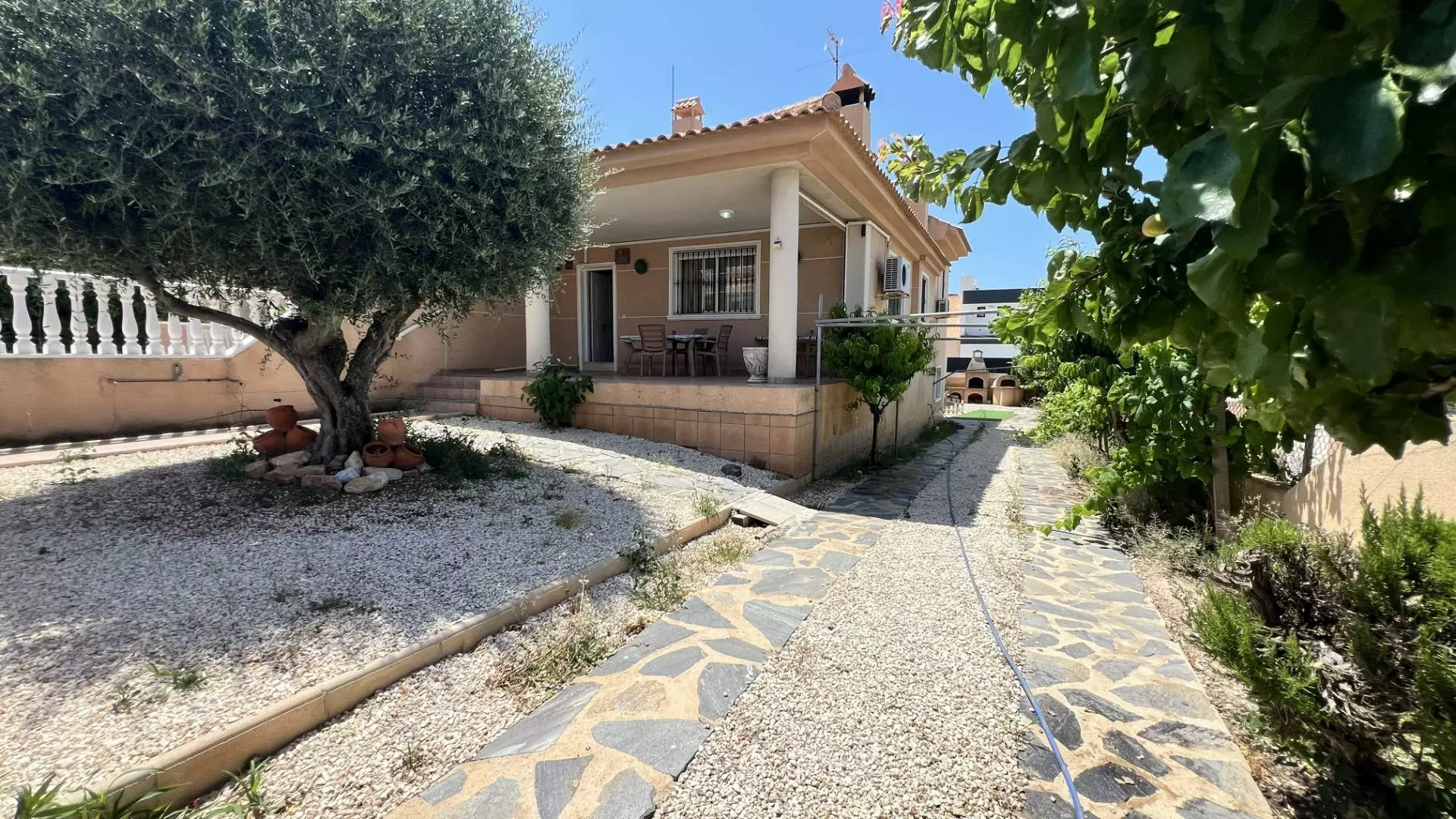 4-bedroom Semi In Torrevieja, Spain (192 M²)