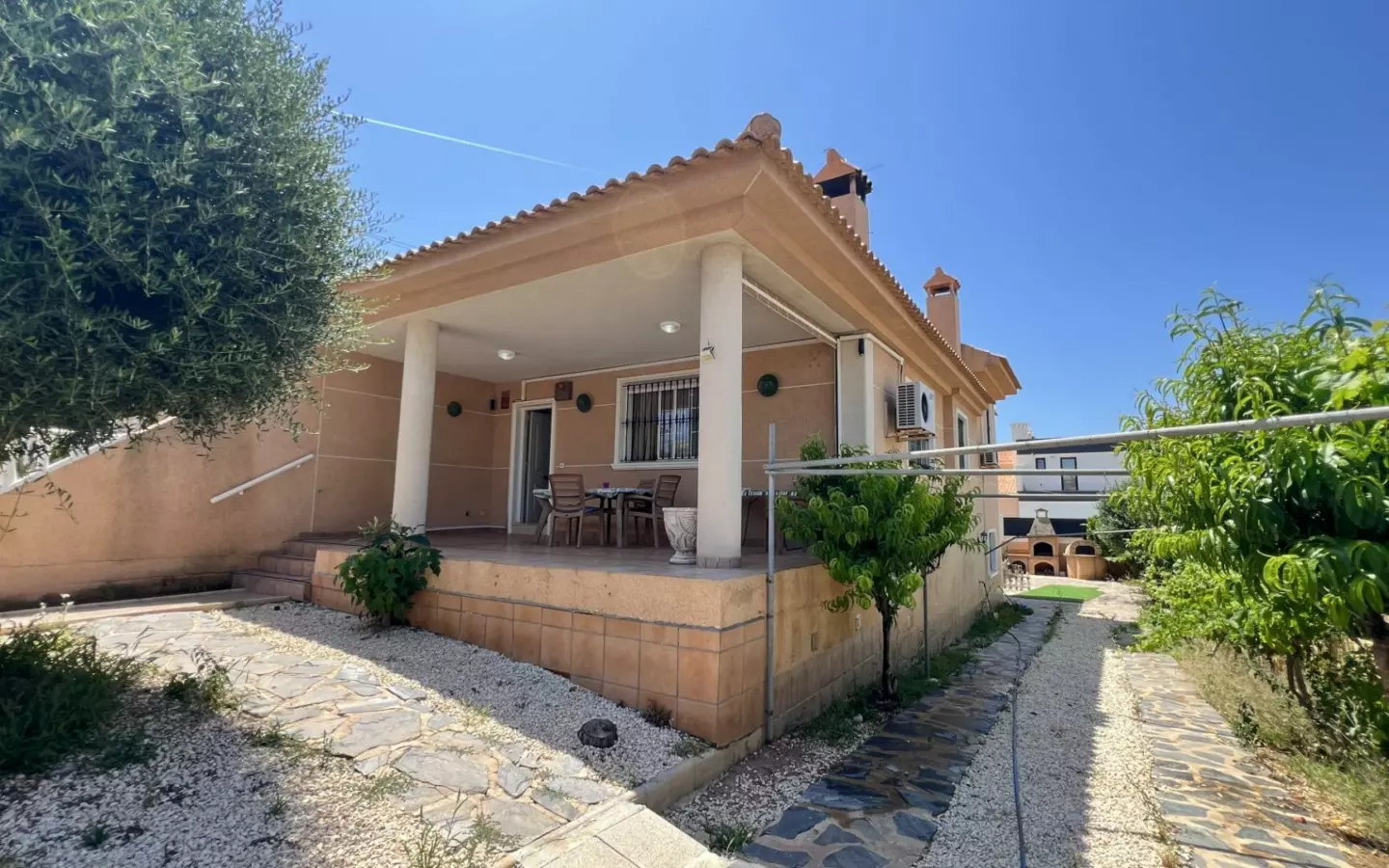 4-bedroom Semi In Torrevieja, Spain (192 M²)