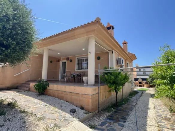 4-bedroom Semi In Torrevieja, Spain (192 M²)