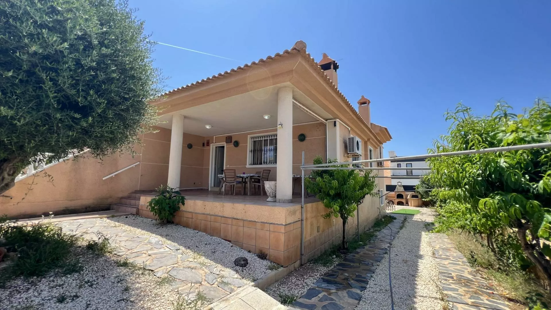 4-bedroom Semi In Torrevieja, Spain (192 M²)
