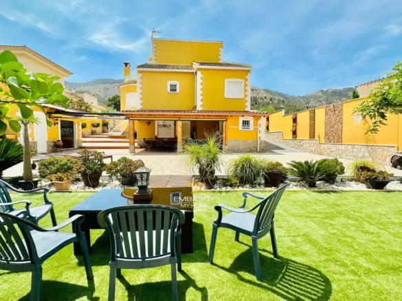 5-bedroom Villa In Orihuela, Spain (201 M²)
