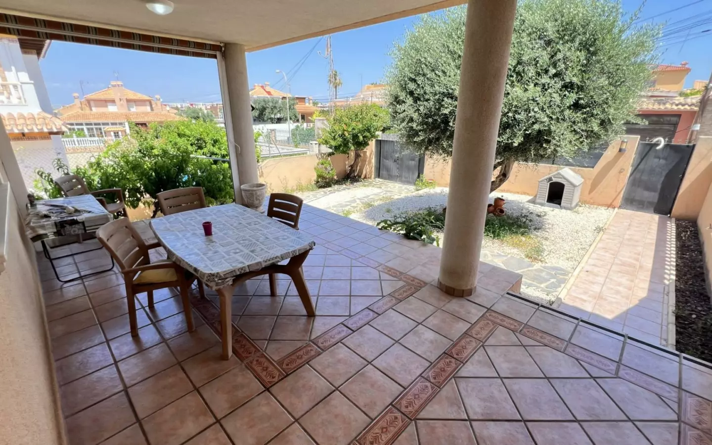 4-bedroom Semi In Torrevieja, Spain (192 M²)