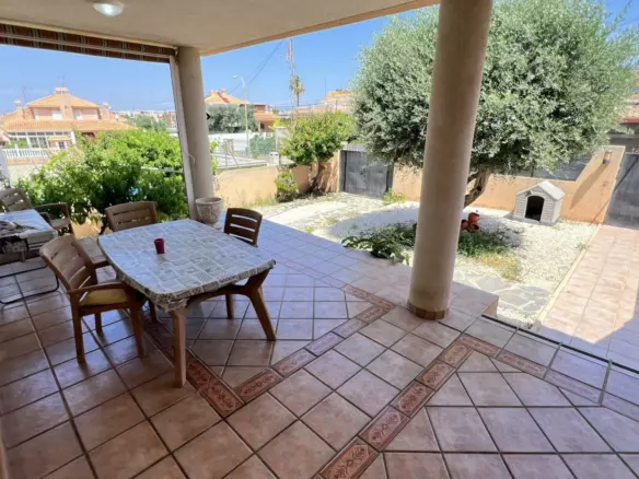 4-bedroom Semi In Torrevieja, Spain (192 M²)