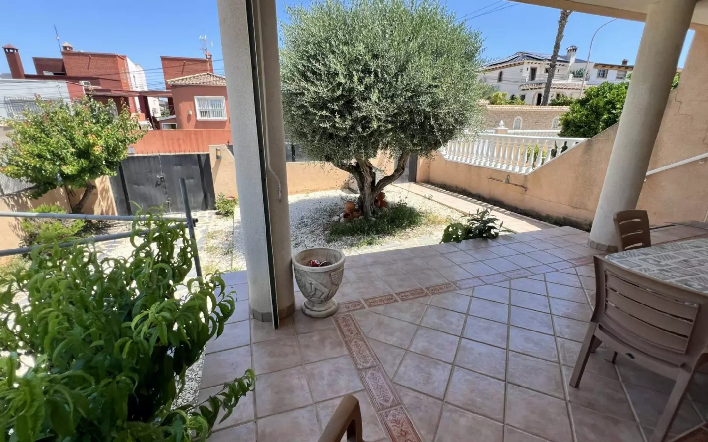4-bedroom Semi In Torrevieja, Spain (192 M²)