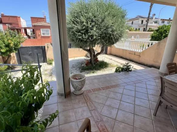 4-bedroom Semi In Torrevieja, Spain (192 M²)