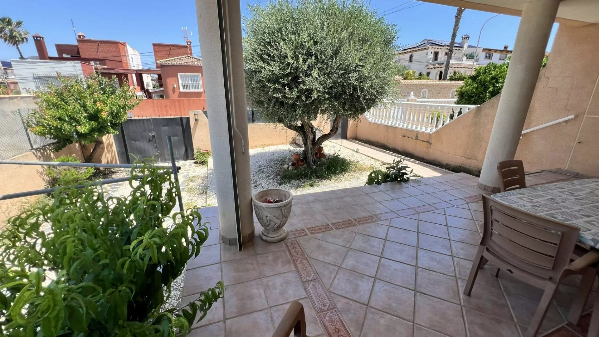 4-bedroom Semi In Torrevieja, Spain (192 M²)