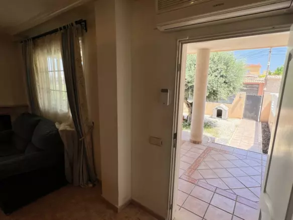 4-bedroom Semi In Torrevieja, Spain (192 M²)
