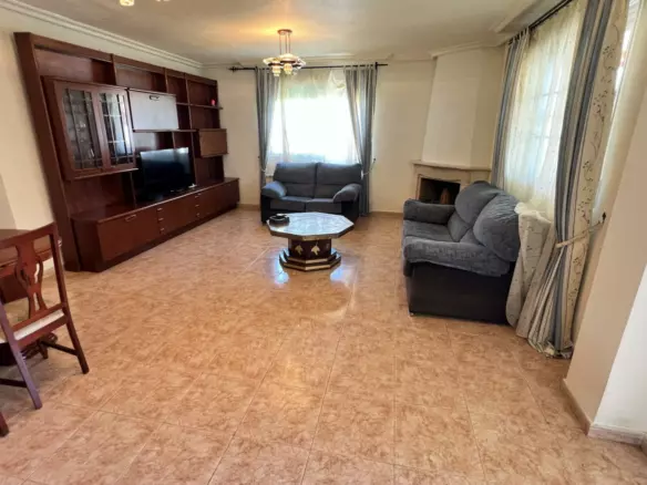 4-bedroom Semi In Torrevieja, Spain (192 M²)