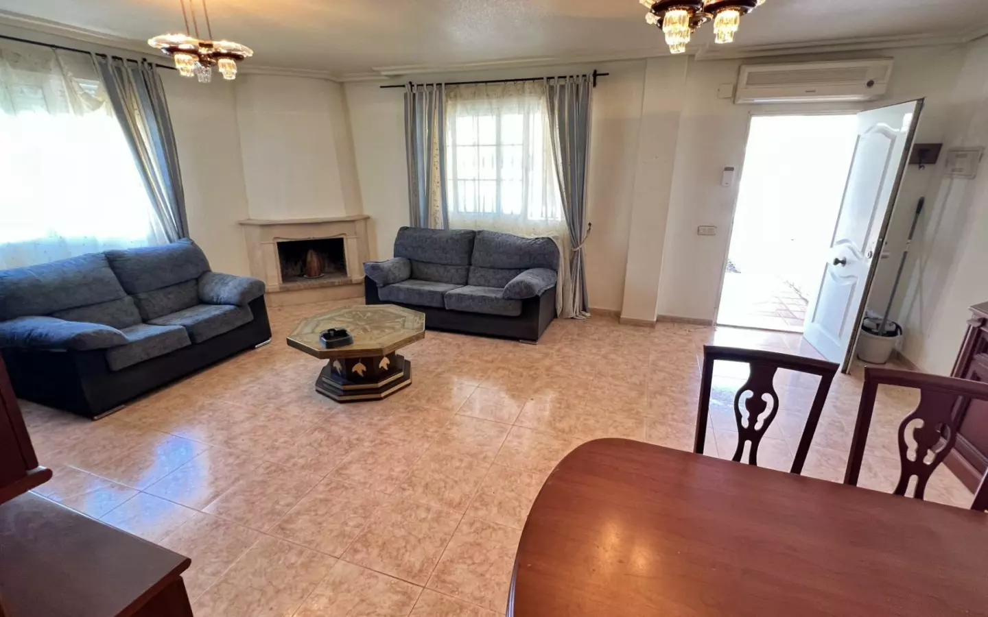 4-bedroom Semi In Torrevieja, Spain (192 M²)