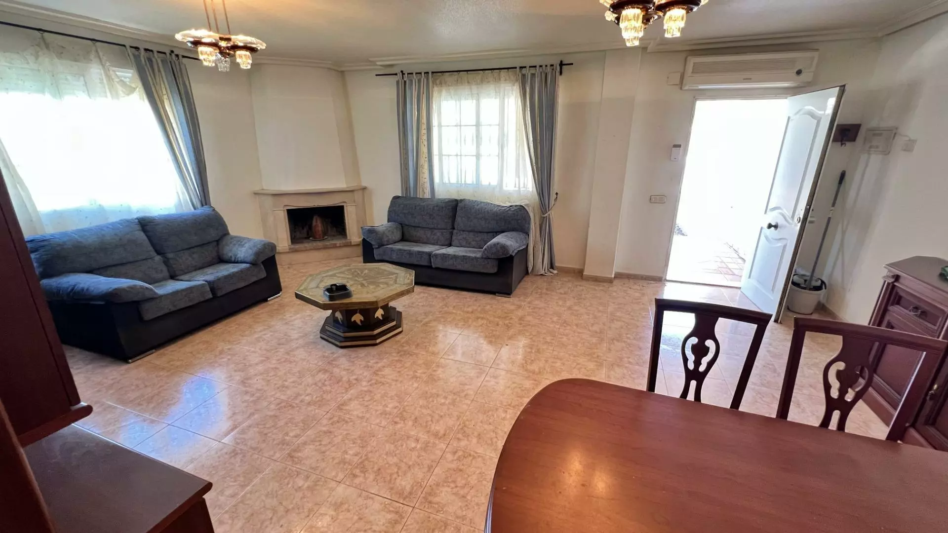 4-bedroom Semi In Torrevieja, Spain (192 M²)