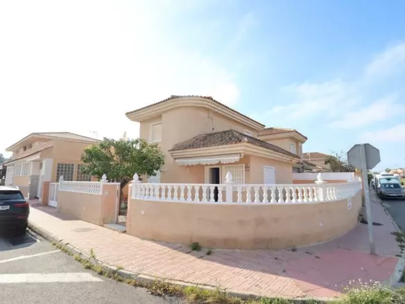 3-bedroom Villa In Torrevieja, Spain (101 M²)