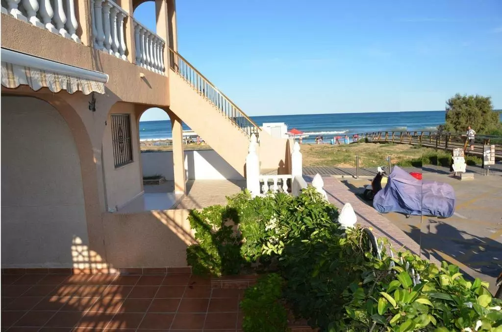 3-bedroom Bungalow In Torrevieja, Spain (120 M²)