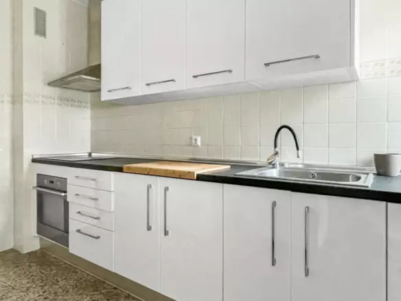 4-bedroom Apartment In Guardamar Del Segura, Spain (137 M²)
