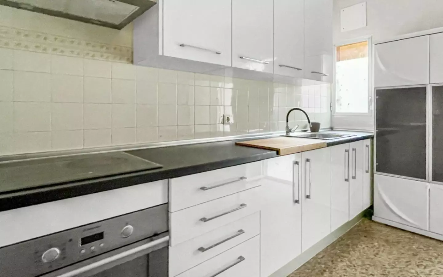 4-bedroom Apartment In Guardamar Del Segura, Spain (137 M²)