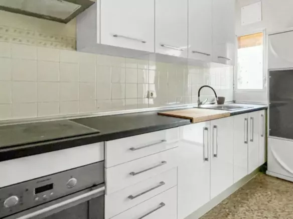 4-bedroom Apartment In Guardamar Del Segura, Spain (137 M²)