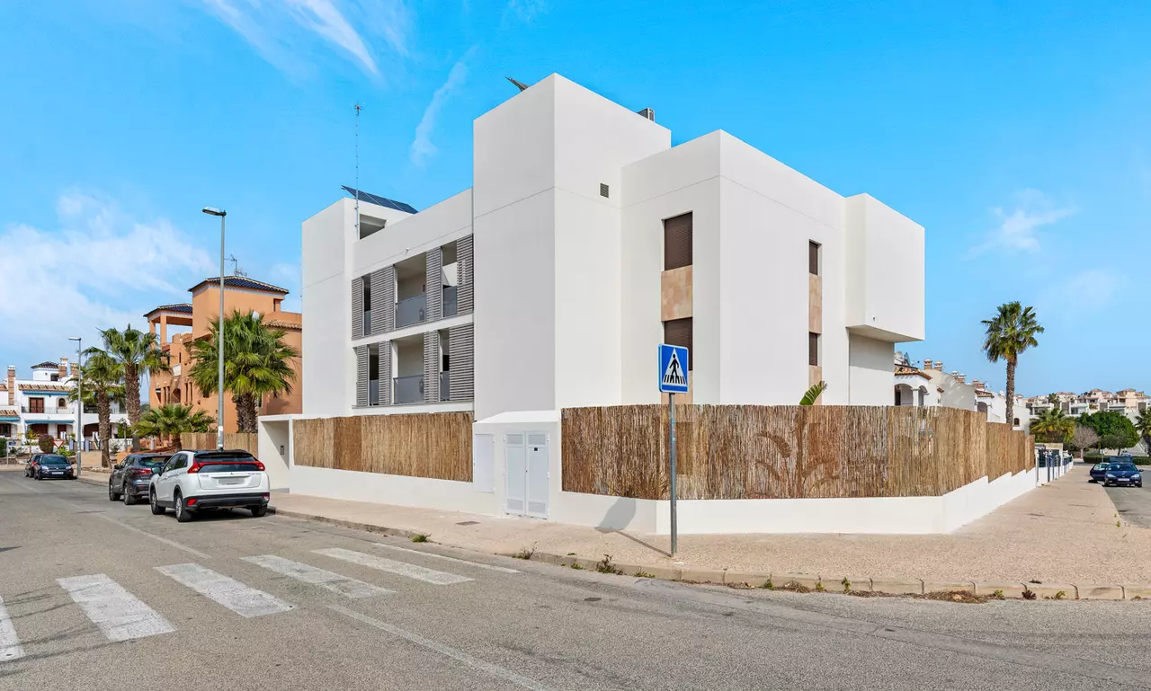 2-bedroom Penthouse In Villamartin, Spain (80 M²)