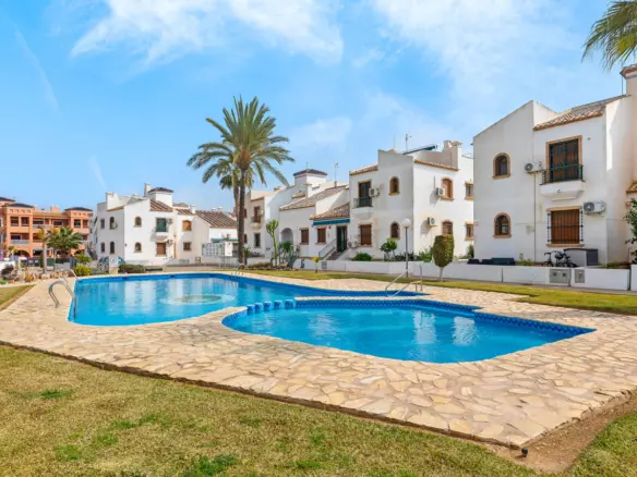 2-bedroom Penthouse In Villamartin, Spain (80 M²)