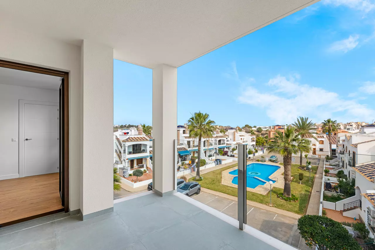 2-bedroom Penthouse In Villamartin, Spain (80 M²)