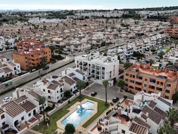 2-bedroom Penthouse In Villamartin, Spain (80 M²)