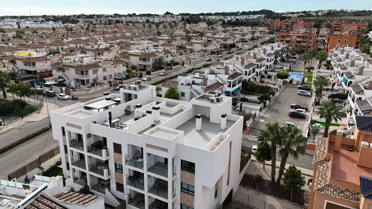 2-bedroom Penthouse In Villamartin, Spain (80 M²)