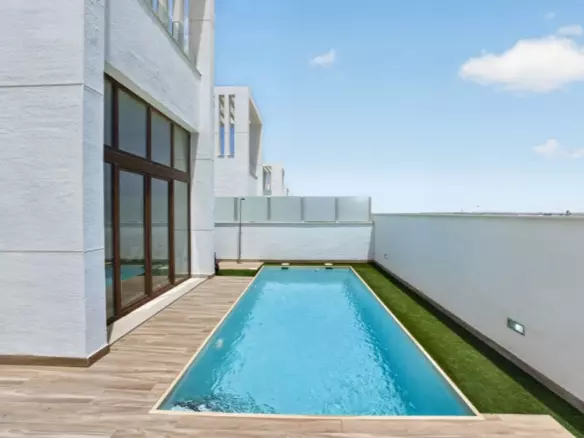 3-bedroom Villa In Torrevieja, Spain (149 M²)
