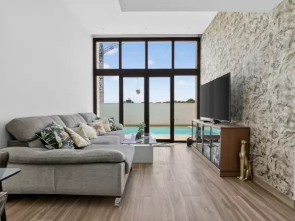 3-bedroom Villa In Torrevieja, Spain (149 M²)