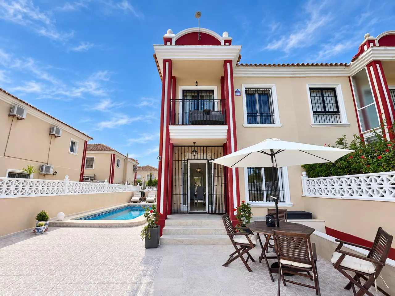 Mediterranean_Courtyard_Under_Blue_Skies_xlarge-6b9b36 3-bedroom Town House In Pilar De La Horadada, Spain (110 M²)