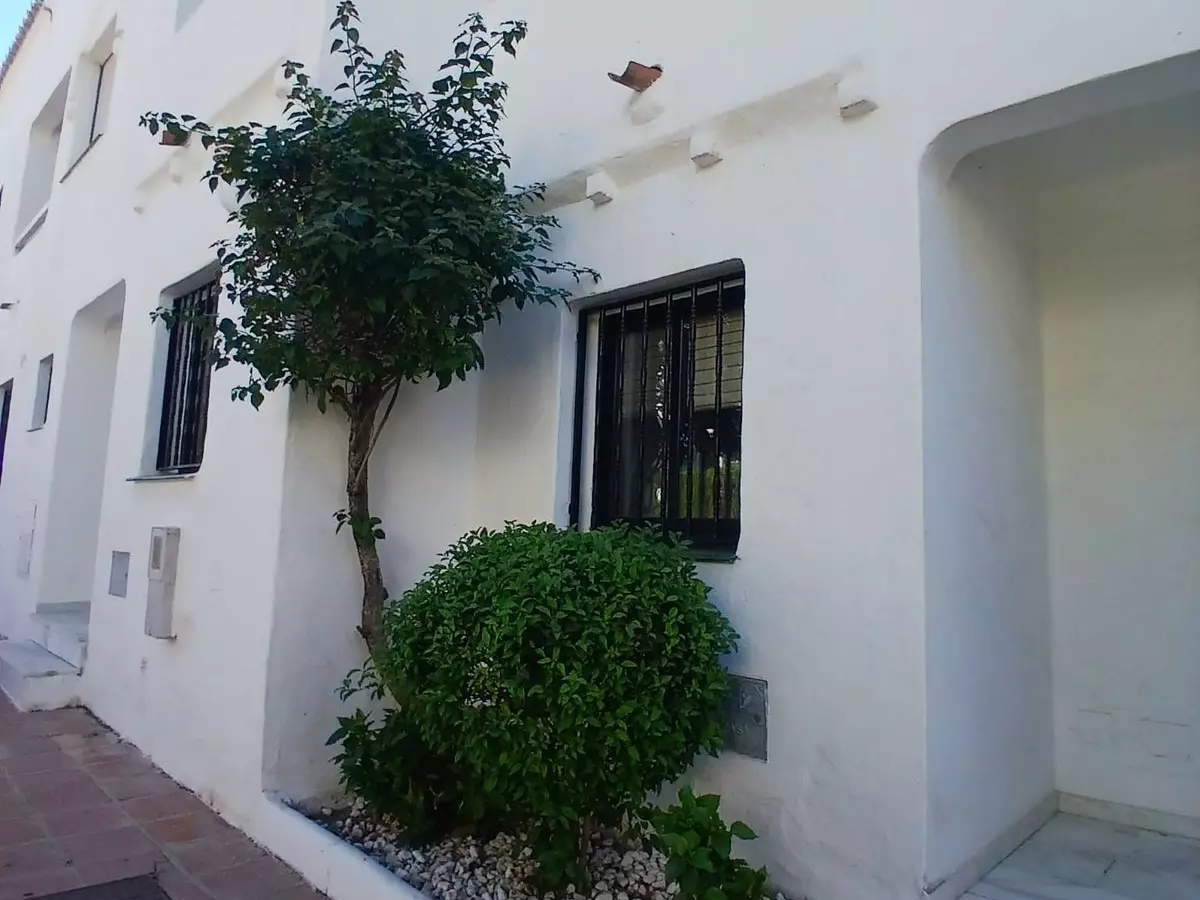 3-bedroom Property In Estepona, Spain (146 M²)