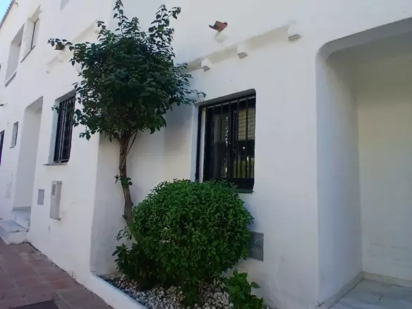 3-bedroom Property In Estepona, Spain (146 M²)