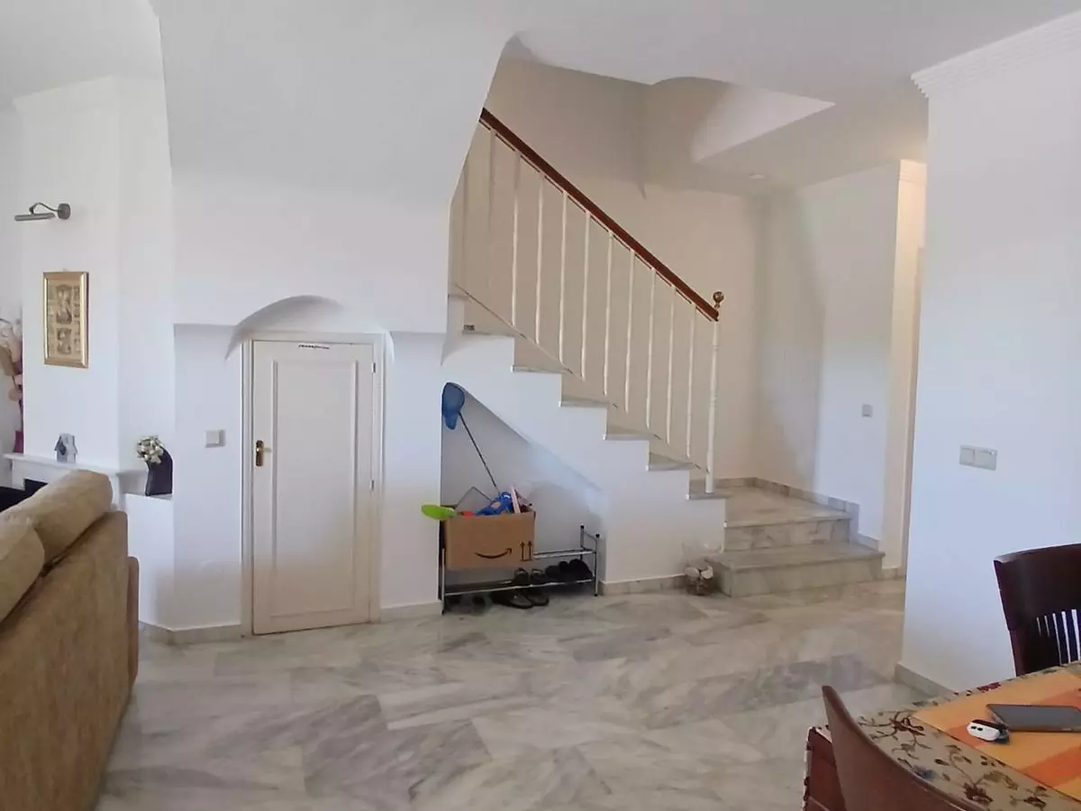 3-bedroom Property In Estepona, Spain (146 M²)