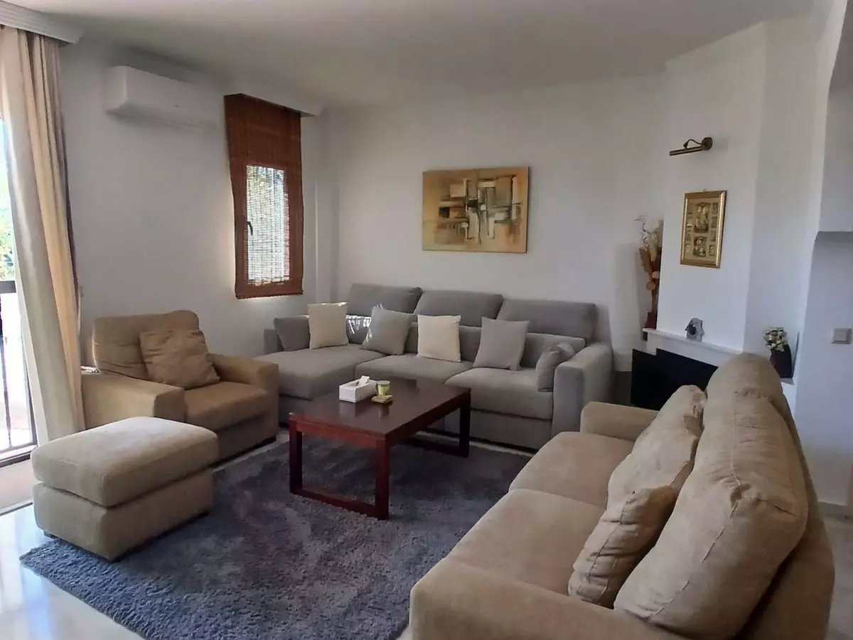 3-bedroom Property In Estepona, Spain (146 M²)