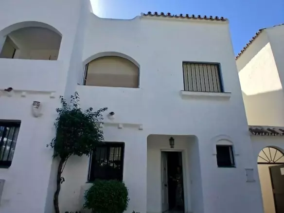 3-bedroom Property In Estepona, Spain (146 M²)
