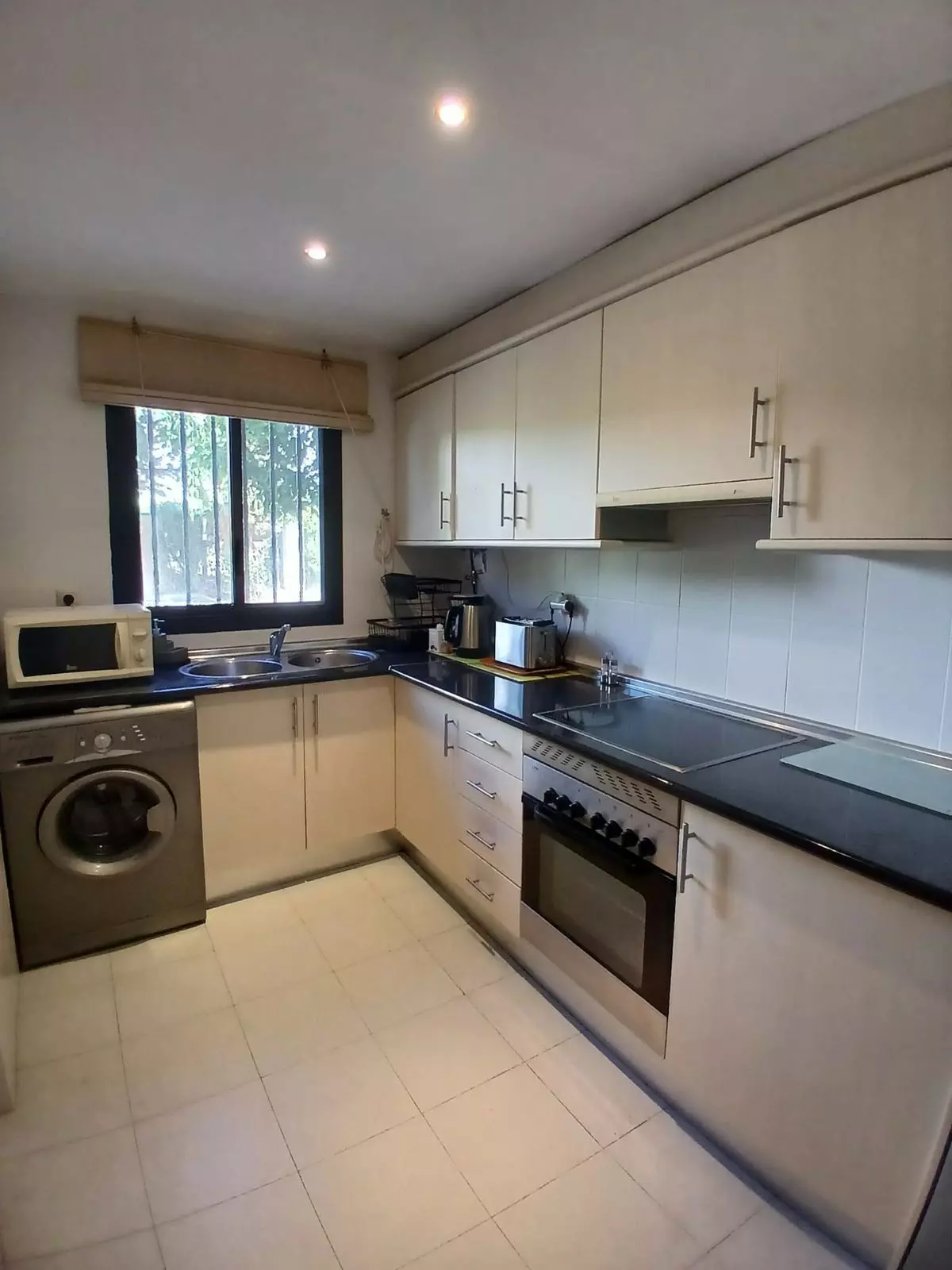 3-bedroom Property In Estepona, Spain (146 M²)