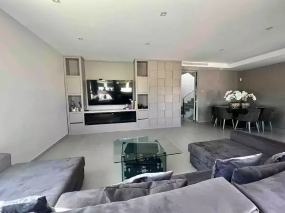 5-bedroom Villa In Torrevieja, Spain (280 M²)