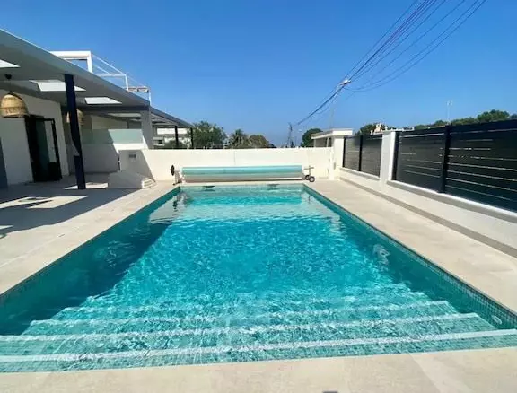 5-bedroom Villa In Torrevieja, Spain (280 M²)