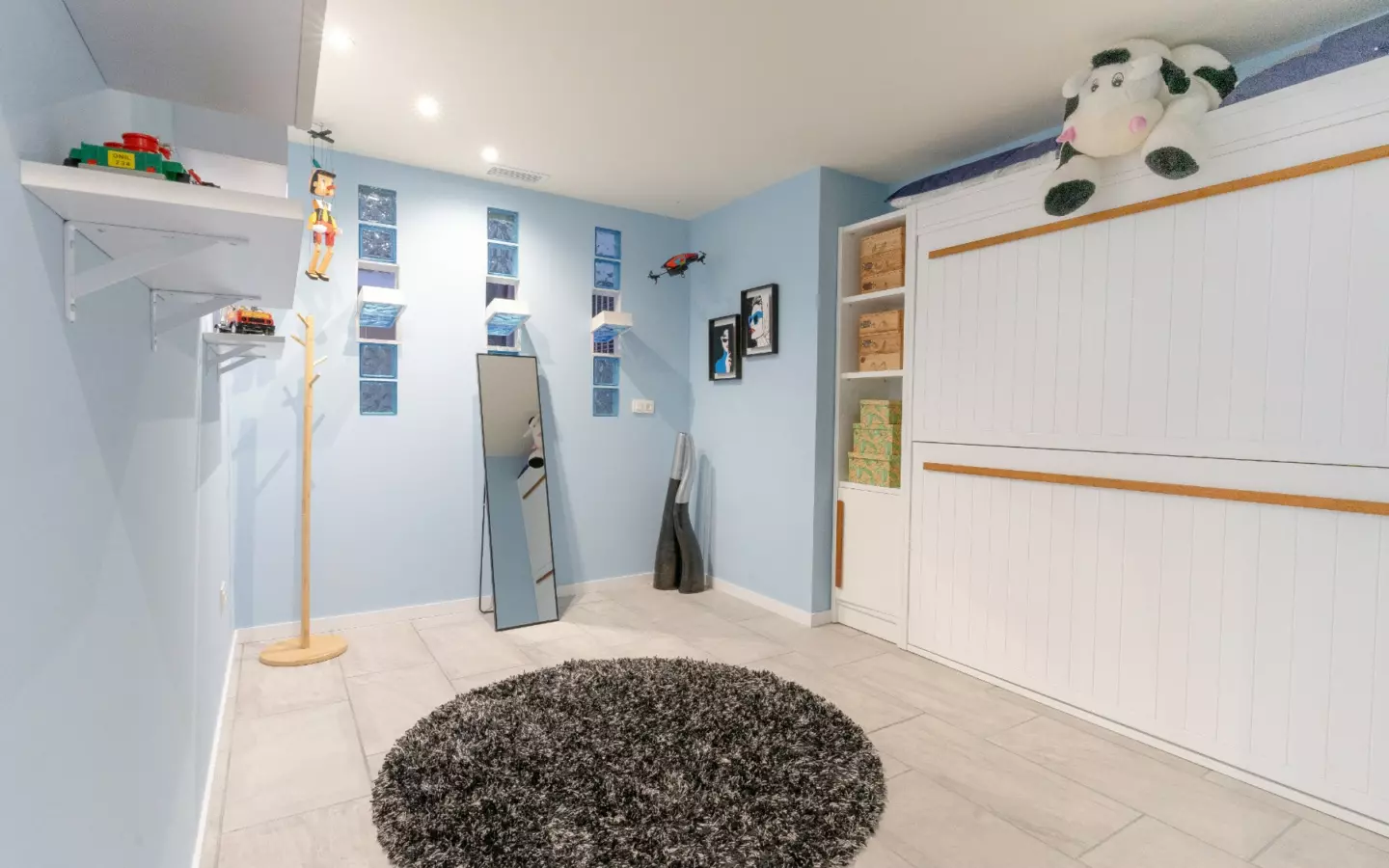 2-bedroom Apartment In Alicante, Spain (200 M²)