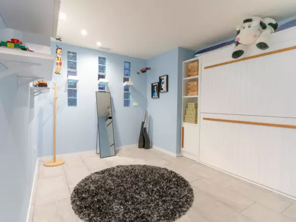 2-bedroom Apartment In Alicante, Spain (200 M²)