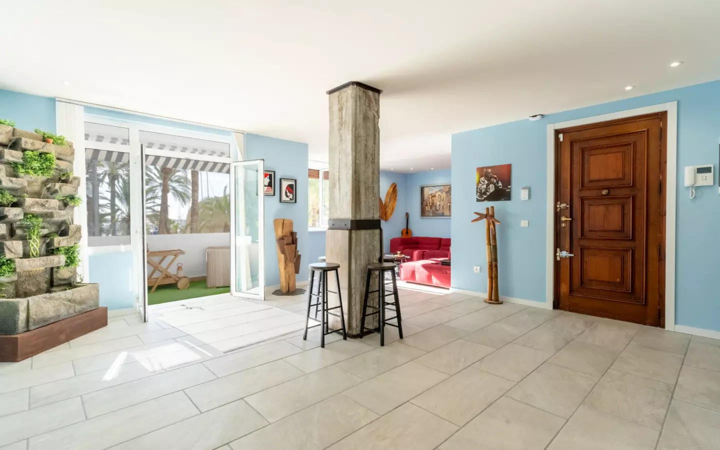 2-bedroom Apartment In Alicante, Spain (200 M²)