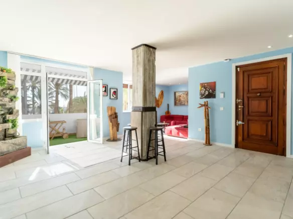 2-bedroom Apartment In Alicante, Spain (200 M²)