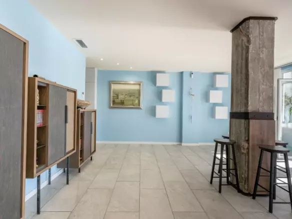 2-bedroom Apartment In Alicante, Spain (200 M²)