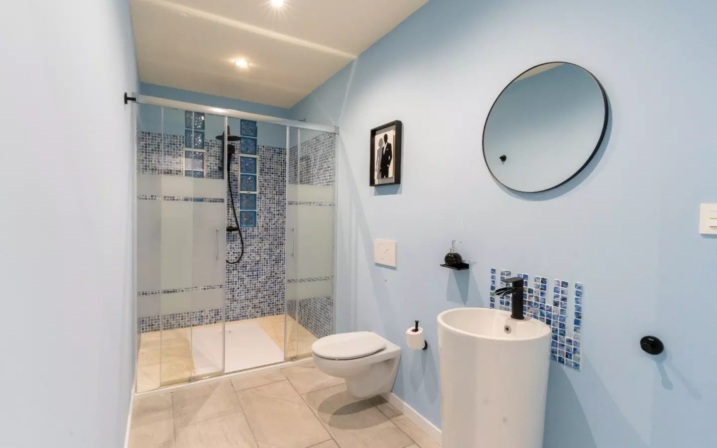 2-bedroom Apartment In Alicante, Spain (200 M²)