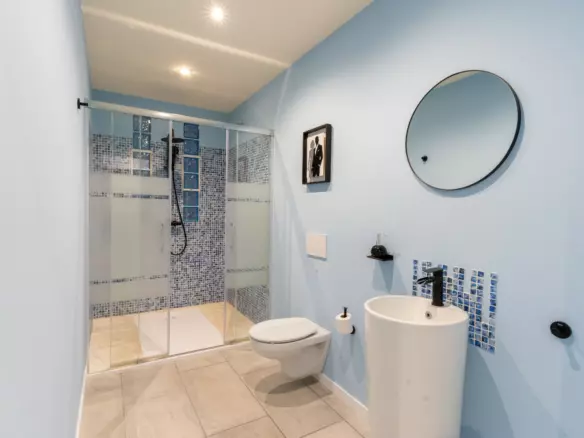 2-bedroom Apartment In Alicante, Spain (200 M²)