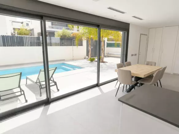 5-bedroom Villa In Algorfa, Spain (200 M²)