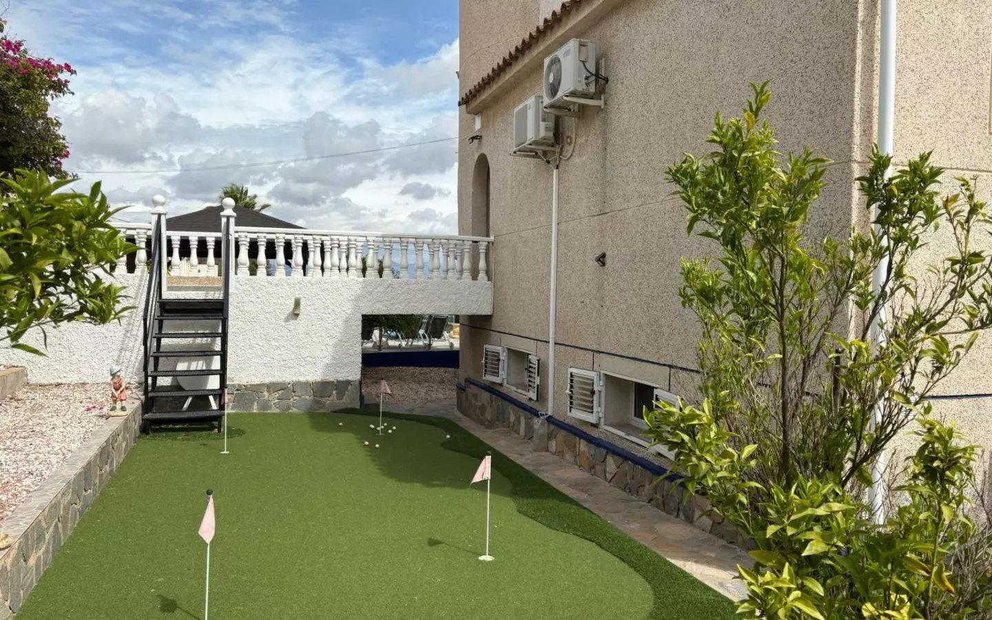 5-bedroom Villa In Almoradi, Spain (375 M²)