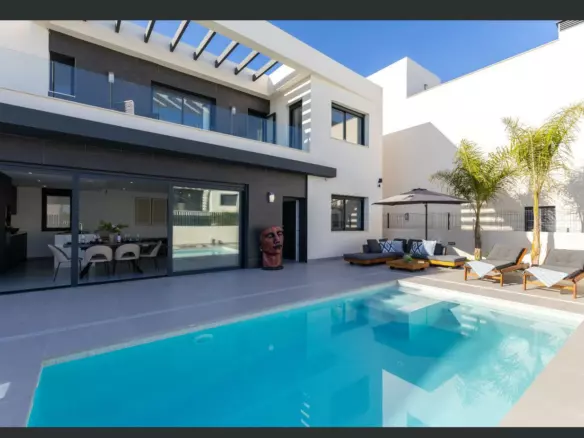 3-bedroom Villa In Algorfa, Spain (150 M²)