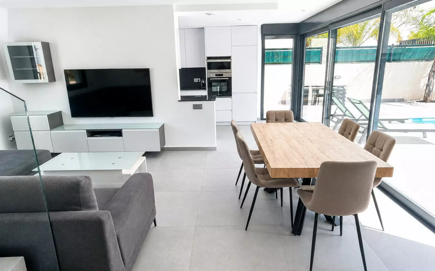 5-bedroom Villa In Algorfa, Spain (200 M²)