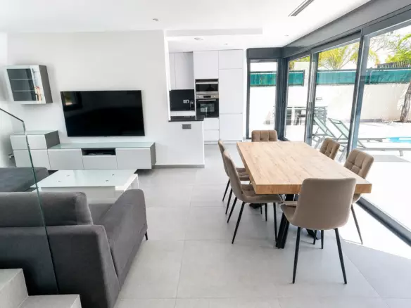 5-bedroom Villa In Algorfa, Spain (200 M²)